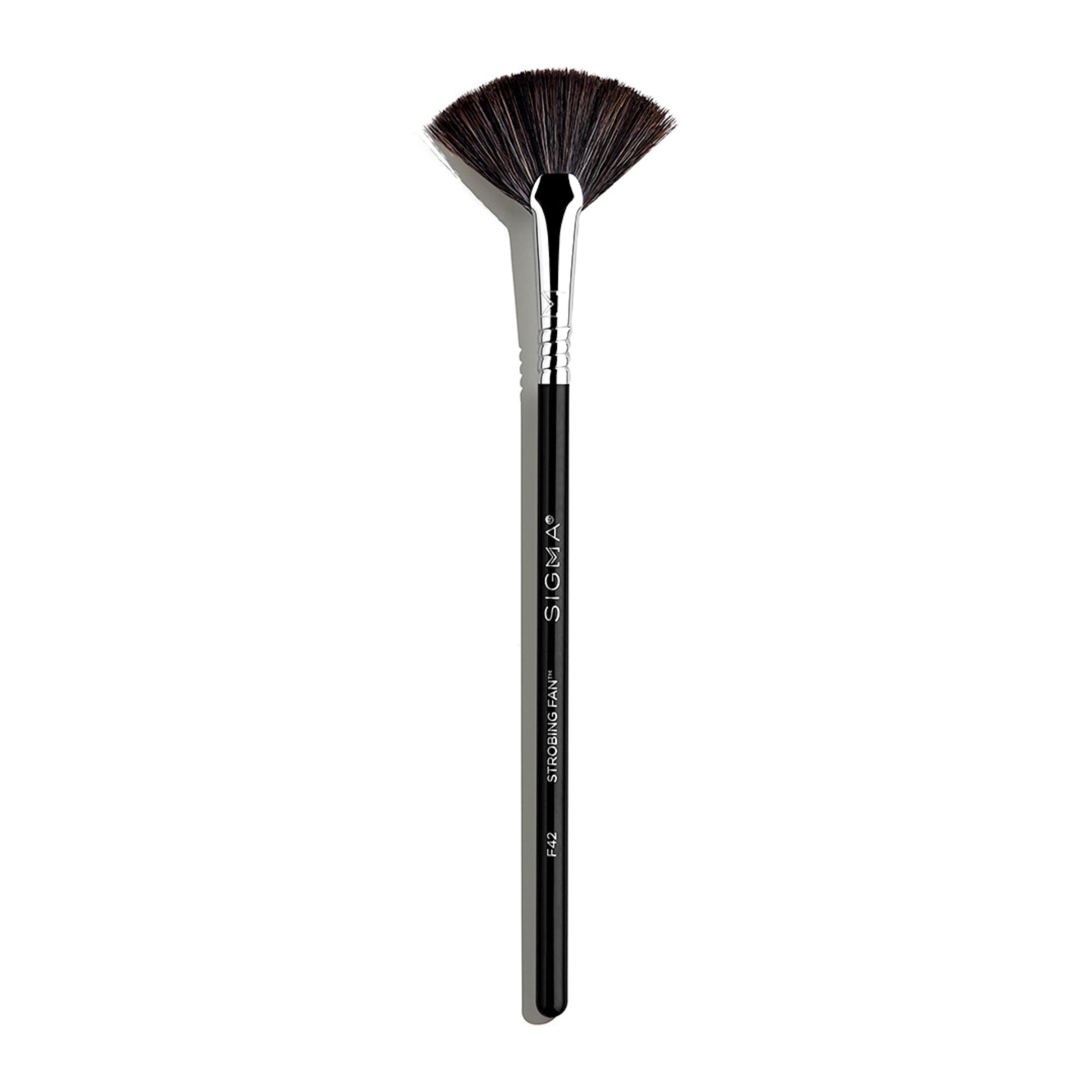 Sigma Beauty | Strobing Fan Brush | Makeup Brush | Soft, Dense Fanned Brush Head | Cruelty-Free