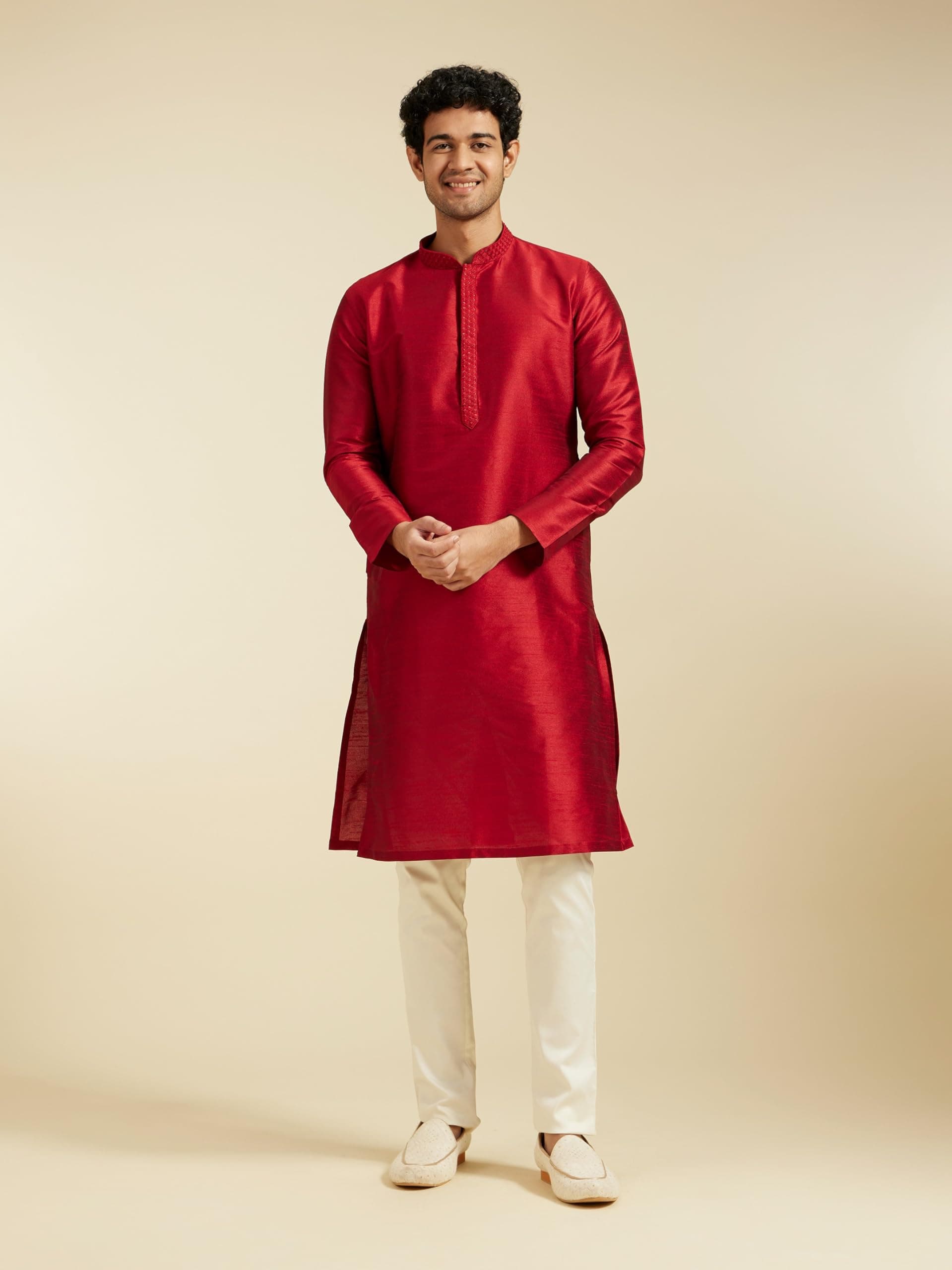 DIWAS by MANYAVAR Men's Art Silk Embroidered Collar Solid Kurta (1pc)