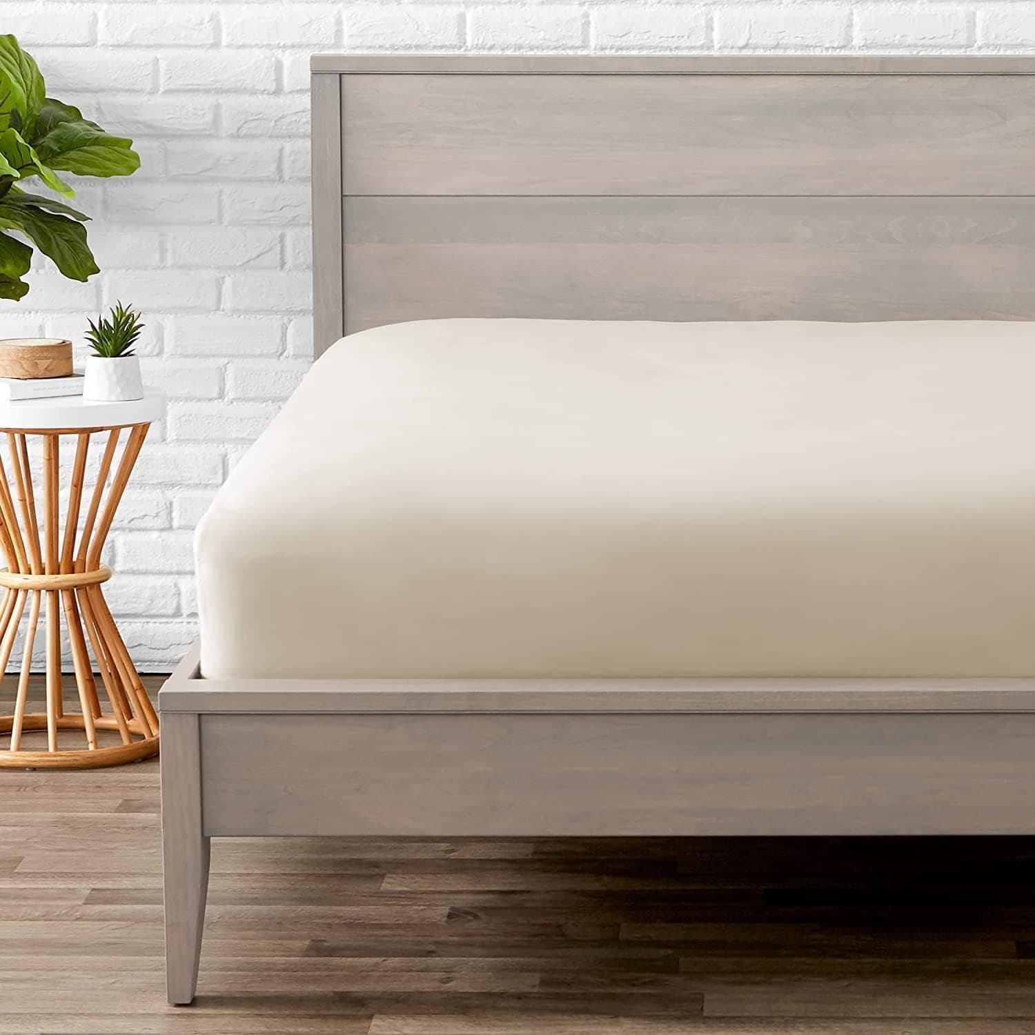 Amar Homes 400 TC Cotton Elastic Fitted Bedsheet with 2 Pillow Covers