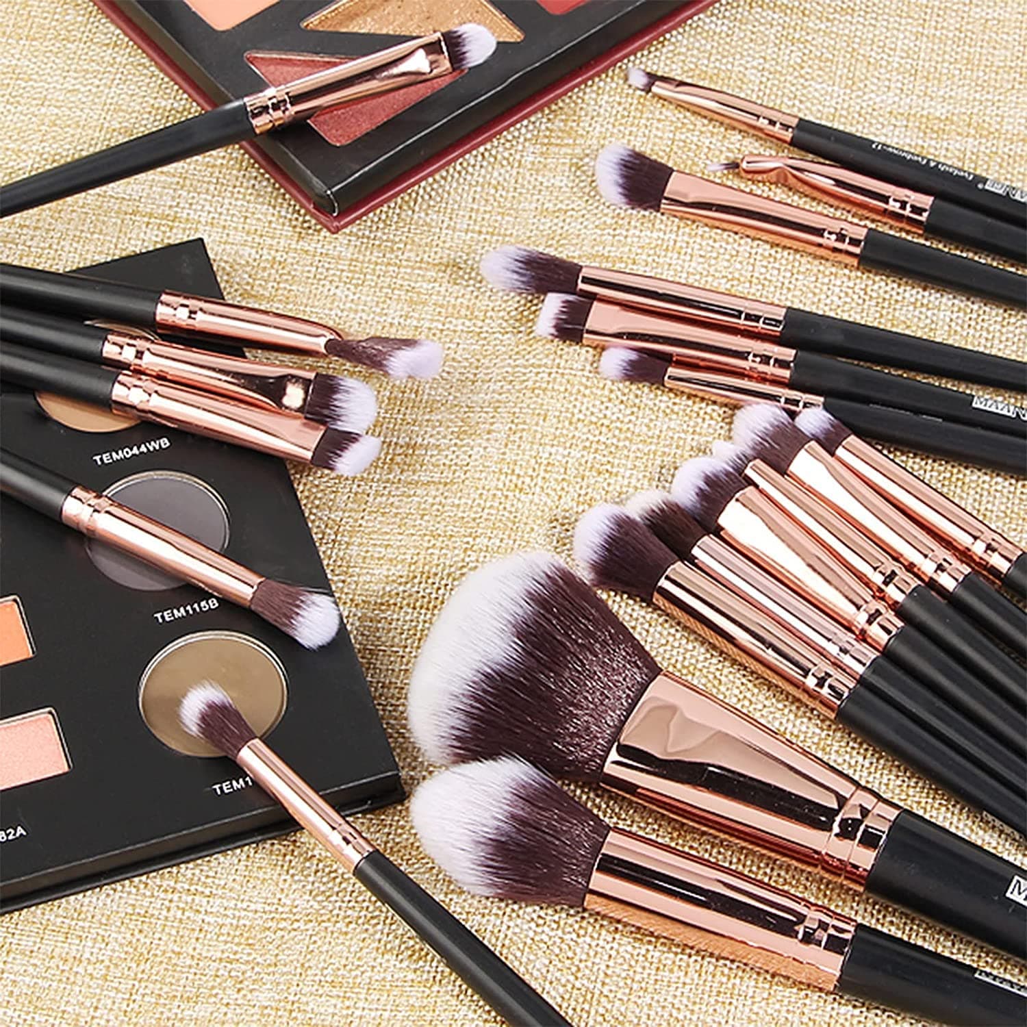 MAANGE Professional Makeup Brush Set 20 Pcs Foundation Eyeshadow Blush Brush Kabuki Blending Concealers Face Powder Eye Make Up Brushes Set Kit (Black)