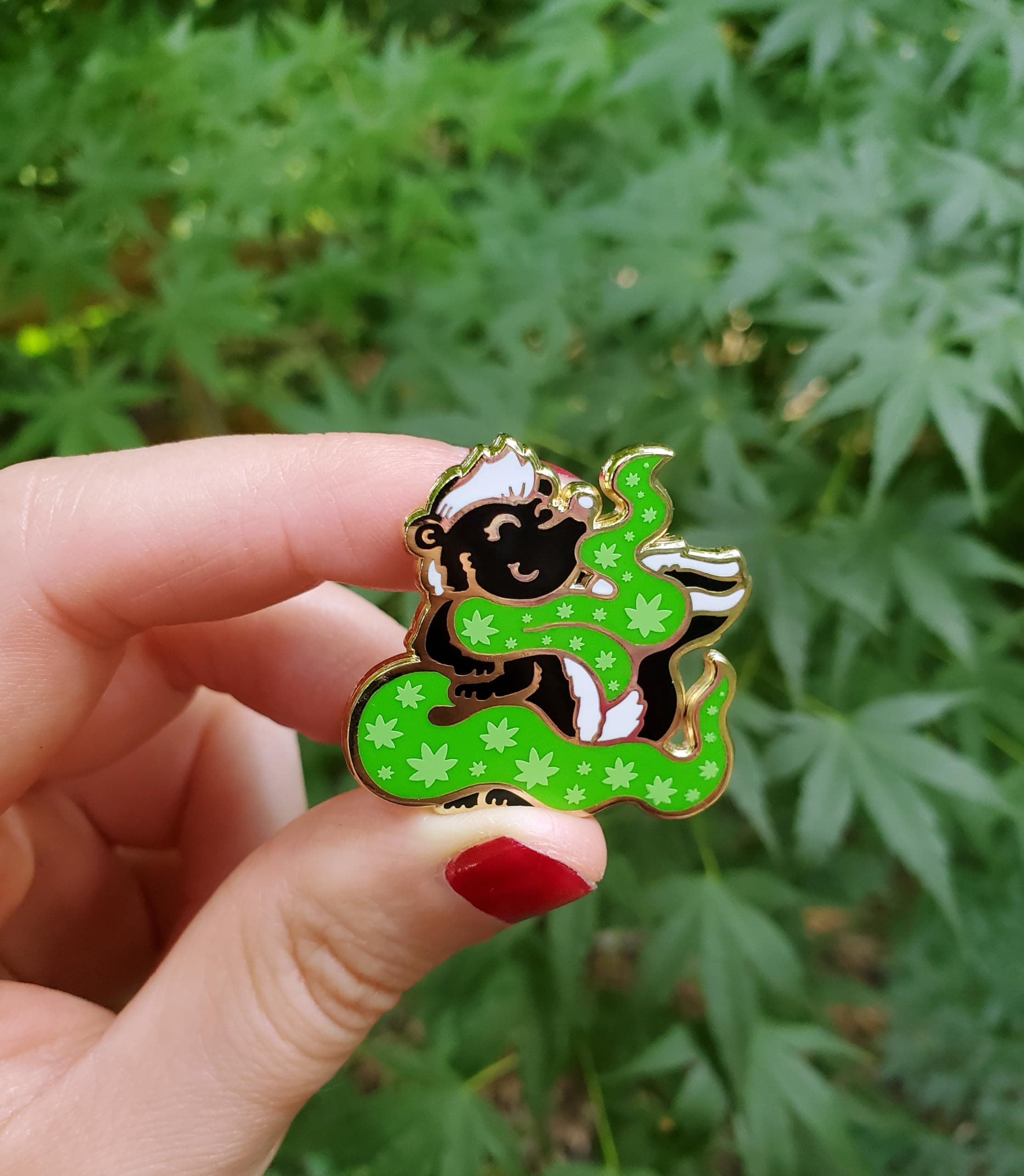 Kolorspun Skunk Enamel Lapel Pin, One size, Enamel, no gemstone
