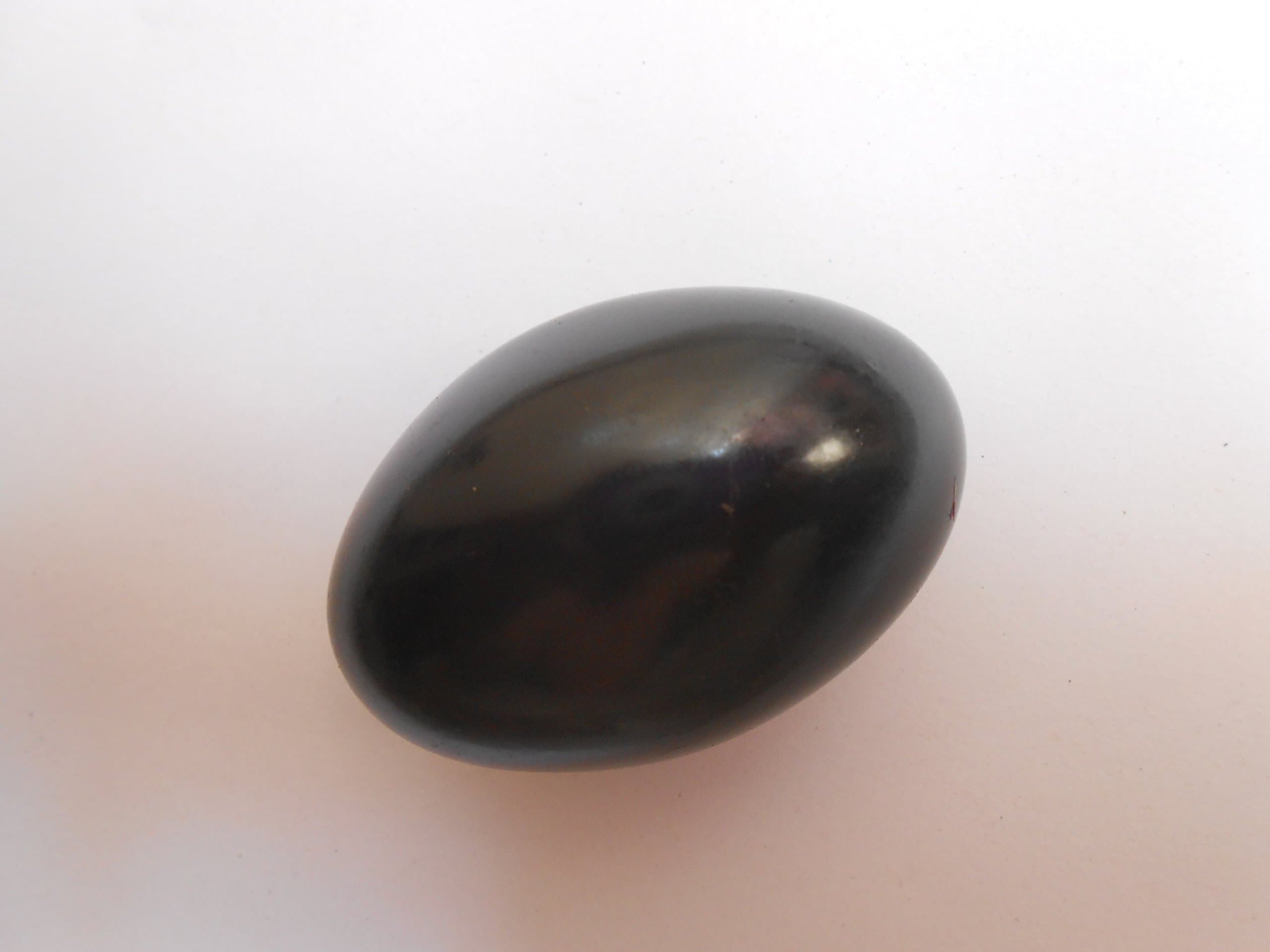 DEVAMA THE DIVINE Stone Shaligram (Small, Black)