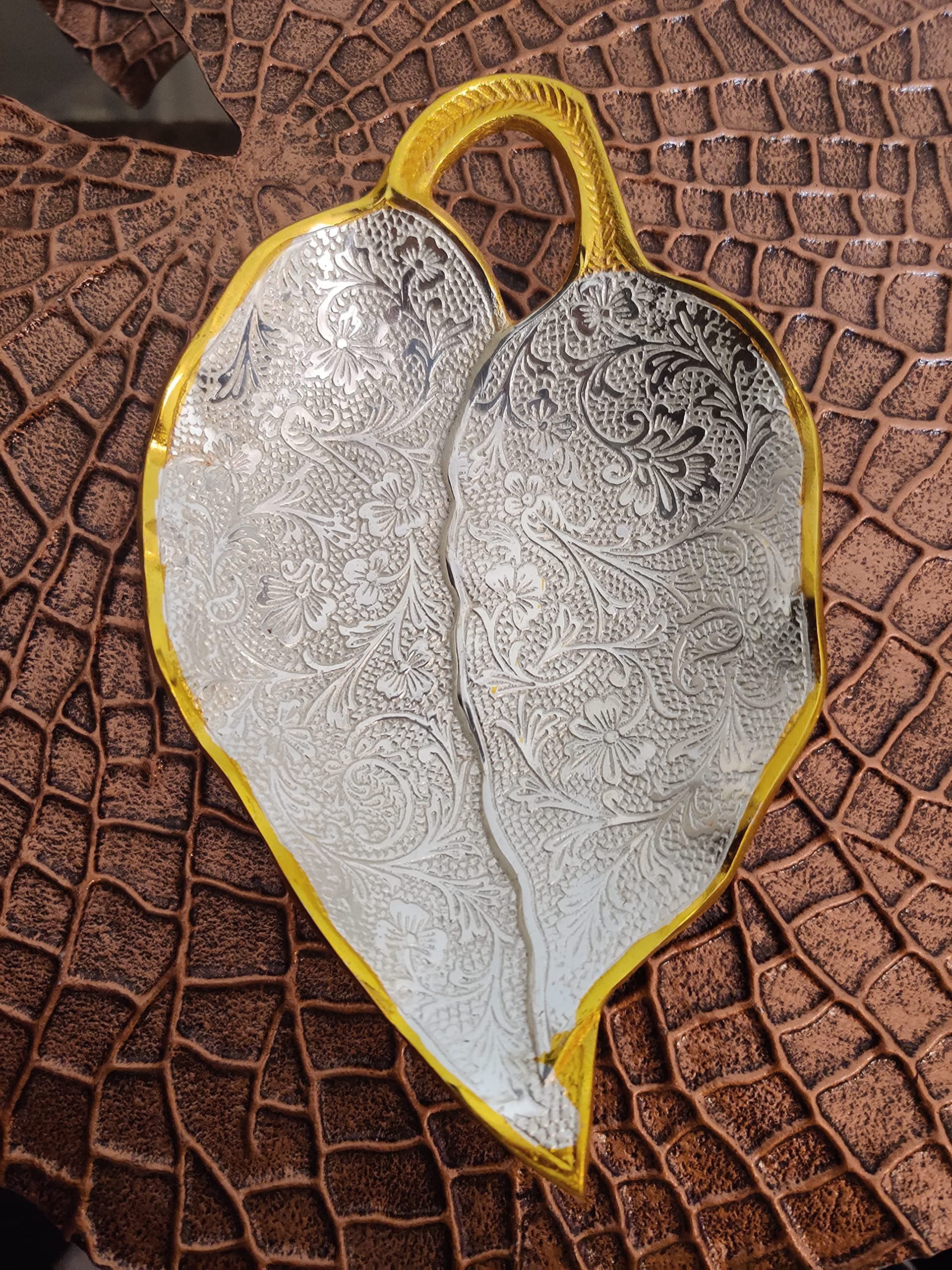 Akriti Brass: Decorative Plate Made of Aluminum, Mango Tray(L*B*H - 18 * 12 * 2 CM) Decorative Plates, Silver Plated Gift Items, Small Decorative Plates, Gift Box, Made in India