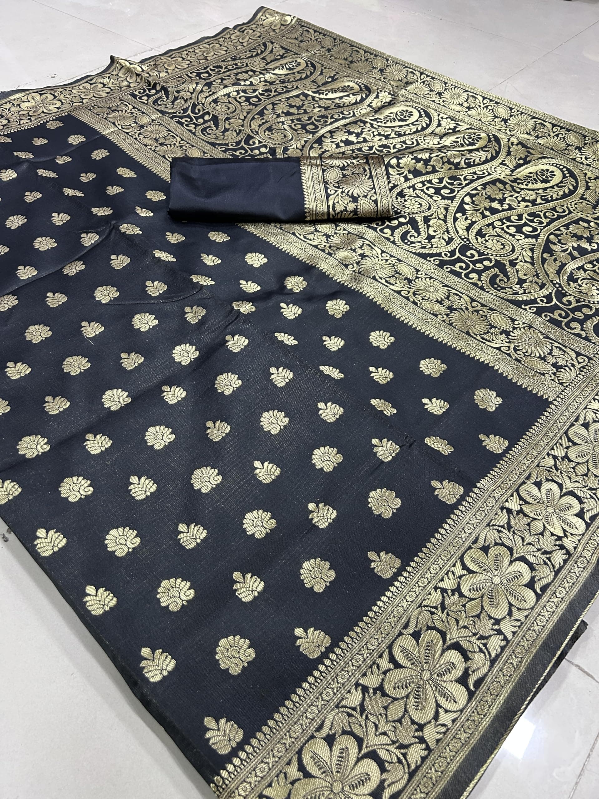 PRIJARI Women's Pure Soft Silk Kanjivaram Saree For Wedding Functions Banarasi Style Sari With Unstitched Blouse Piece